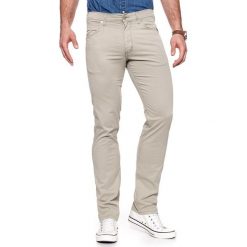 WRANGLER SPODNIE MĘSKIE GREENSBORO CAMEL WASHED W15QMM49J 112126986. Brązowe spodnie materiałowe męskie Wrangler, bez wzorów, z materiału. Za 199.99 zł.