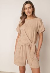 Beżowy Letni Komplet w Paski Bogaty w Wiskozę Bluzka z Wiązaniem i Szorty Mazhola. Brązowe szorty damskie Born2be, bez wzorów, z tkaniny, eleganckie. Za 69.99 zł.