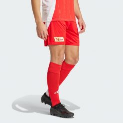 Szorty 1. FC Union Berlin 24/25 Home. Białe szorty męskie Adidas, z materiału, bez kołnierzyka. Za 199.00 zł.