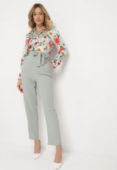 Jasnozielony Kombinezon z Koszulową Górą w Kwiaty i Wiązanym Paskiem Sorjana. Zielone kombinezony damskie Born2be, l, bez wzorów, eleganckie, bez kołnierzyka, bez ramiączek, długie. Za 99.99 zł.