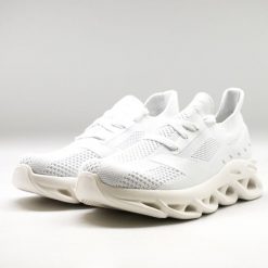 Buty sportowe PERLA białe. Białe buty sportowe na co dzień damskie Legea, bez wzorów, z materiału, trekkingowe. Za 120.00 zł.