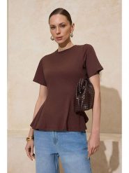 Trendyol Koszulka w kolorze brązowym rozmiar: M. Brązowe t-shirty damskie Trendyol, m, bez wzorów, z bawełny, bez kołnierzyka. Za 60.95 zł.