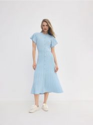 Dzianinowa sukienka - jasnoniebieski. Niebieskie sukienki damskie Reserved, l, bez wzorów, z dzianiny, klasyczne, bez kołnierzyka, bez ramiączek. Za 219.99 zł.