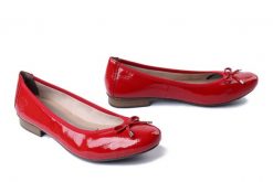 RIEKER 51950-33 red, baleriny damskie. Czerwone baleriny damskie Rieker, bez wzorów, bez obcasa, na obcasie. Za 289.90 zł.