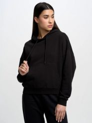 Bluza damska z kapturem czarna Susana 906. Czarne bluzy z kapturem damskie Big Star, l, z bawełny. W wyprzedaży za 189.99 zł.