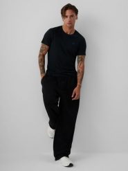 4F T-shirt slim gładki męski - szary L. Szare t-shirty męskie 4f, l, bez wzorów, z dzianiny, bez kołnierzyka. Za 69.99 zł.