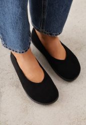 Czarne Balerinki Barefoot z Wycięciem V przy Nosku Indira. Czarne baleriny damskie Renee, bez wzorów, bez obcasa. Za 99.99 zł.
