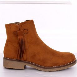 Brązowe Botki sztyblety z frędzlami camel 8B907 Camel. Brązowe botki damskie ButyModne, z materiału, bez obcasa, na obcasie, bez zapięcia. W wyprzedaży za 126.68 zł.