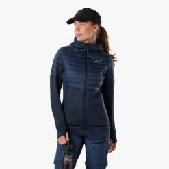 Kurtka outdoor Wędrówki damska Swedemount Lofoten Hybrid Jacket II wodoodporna. Niebieskie kurtki damskie SWEDEMOUNT, l, bez wzorów, z materiału, bez kaptura. Za 249.99 zł.