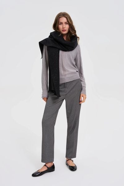 Gładki szal czarny. Czarne szaliki i kominy damskie MOODO, bez wzorów, z poliesteru. Za 69.99 zł.