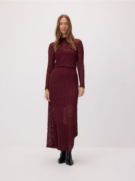Koronkowa sukienka maxi - burgundowy. Czerwone sukienki damskie Reserved, l, bez wzorów, z koronki, bez kołnierzyka, bez ramiączek, maxi. Za 159.99 zł.