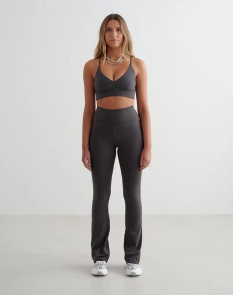 Damskie legginsy rozszerzane z wysokim stanem dla wysokich Sense ciemnoszare. Szare legginsy damskie Aim'n, l, bez wzorów, z elastanu. Za 345.00 zł.