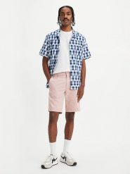 Levi's Szorty w kolorze jasnoróżowym rozmiar: W32. Różowe szorty męskie Levi's, bez wzorów. Za 100.99 zł.
