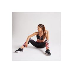 Stanik fitness kardio power 900 czarny. Czarne biustonosze sportowe damskie DOMYOS, bez wzorów, z elastanu. Za 99.99 zł.