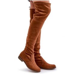 Kozaki Na Płaskim Obcasie Za Kolano Z Eko Zamszu Camel Linnithia brązowe. Brązowe kozaki damskie za kolano, bez obcasa, na płaskiej podeszwie. Za 153.43 zł.