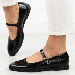Czarne skórzane Polskie półbuty damskie Deoni D616. Czarne półbuty damskie Deoni, bez wzorów, z jeansu, eleganckie, bez obcasa, na płaskiej podeszwie. Za 399.00 zł.
