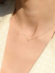 Maison héritage PARIS Złoty naszyjnik "Solitaire" z diamentem - dł. 42 cm rozmiar: onesize. Żółte naszyjniki damskie maison héritage PARIS, złote. Za 1,217.99 zł.