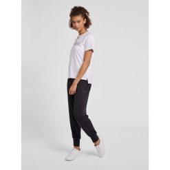 Koszulka damska Hummel Noni 2.0. Białe t-shirty damskie HUMMEL, m, bez wzorów, z bawełny, bez kołnierzyka. Za 79.40 zł.