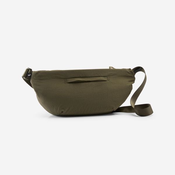 Torba nerka Decathlon XXL 5 litrów. Brązowe torebki klasyczne damskie Decathlon, bez wzorów, bez dodatków. Za 79.99 zł.