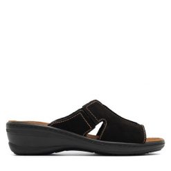 Klapki Go Soft. Czarne klapki damskie GO SOFT, bez wzorów, bez obcasa. Za 149.99 zł.
