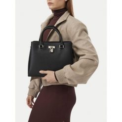 Torebka Nine West. Czarne torebki klasyczne damskie Nine West, bez wzorów, bez dodatków. Za 299.99 zł.