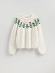 Sweter ze świątecznym wzorem - złamana biel. Swetry klasyczne damskie Reserved, l, z dzianiny, bez kołnierzyka. Za 159.99 zł.