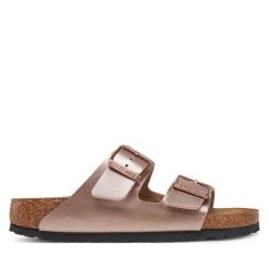 Klapki Birkenstock. Czerwone klapki damskie Birkenstock, bez wzorów, bez obcasa. Za 379.99 zł.