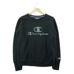 Bluza męska z metalicznym srebrnym logo. Czarne bluzy bez kaptura męskie CHAMPION, bez wzorów, z dresówki, sportowe, bez kołnierzyka, bez ramiączek. Za 116.16 zł.