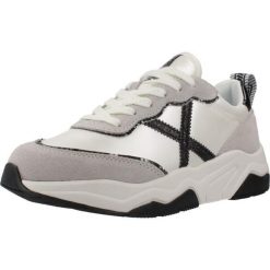 Tenisówki Munich Model Wave Kolor Biały. Białe trampki i tenisówki damskie munich, bez wzorów, ze skóry. Za 505.90 zł.