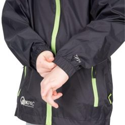 Kurtka Trespass Qikpac - unisex, pakowana, wodoodporna, czarna. Czarne kurtki damskie Trespass, na zimę, bez wzorów, z bawełny. Za 104.60 zł.
