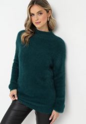 Ciemnozielony Sweter z Półgolfem i Dłuższym Włosiem Evassem. Zielone swetry klasyczne damskie Born2be, z dzianiny, bez kołnierzyka. Za 49.99 zł.