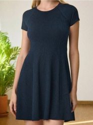 Prążkowana sukienka mini - granatowy. Niebieskie sukienki damskie Sinsay, l, bez wzorów, prążkowane, bez kołnierzyka, bez ramiączek, mini. Za 39.99 zł.