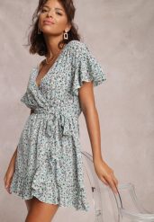 Niebieska Sukienka Myrithelphise. Niebieskie sukienki damskie Renee, m, bez wzorów, z materiału, bez kołnierzyka, bez ramiączek, mini, kopertowe. W wyprzedaży za 83.99 zł.