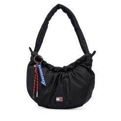 Torebka Tommy Jeans. Czarne torebki klasyczne damskie Tommy Jeans, bez wzorów, z jeansu, bez dodatków. Za 369.99 zł.