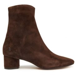 Botki Nokwol. Brązowe botki damskie Nokwol, bez obcasa, na słupku, bez zapięcia. Za 599.99 zł.