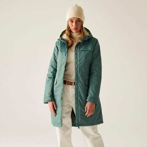 Kurtka przeciwdeszczowa z kapturem damska Regatta Romine II. Zielone kurtki damskie Regatta, bez wzorów, z kapturem. W wyprzedaży za 299.99 zł.