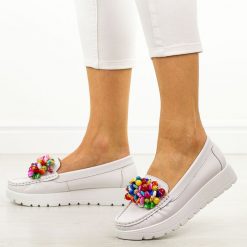 Białe skórzane mokasyny damskie Filippo Dp6828/25. Białe mokasyny damskie Filippo, z jeansu. W wyprzedaży za 179.25 zł.