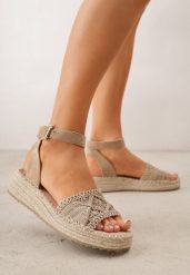 Ciemnobeżowe Sandały VICES na Koturnie Ozdobione Plecionką i Ażurowym Wzorem Bambolis. Brązowe sandały damskie Born2be, w ażurowe wzory, bez obcasa, na koturnie. Za 99.99 zł.