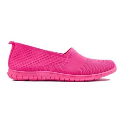 Różowe sportowe obuwie slip on. Czerwone buty sportowe na co dzień damskie bez wzorów. Za 80.05 zł.