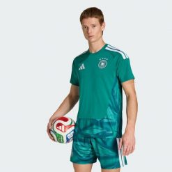 Podstawowa koszulka bramkarska Niemcy 26. Zielone t-shirty sportowe męskie Adidas, bez ramiączek, do piłki nożnej, climacool (adidas). Za 439.00 zł.