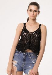 Czarny Bawełniany Top Boho z Ażurowej Siateczki Complacency. Czarne topy damskie Born2be, w ażurowe wzory, z bawełny, bez kołnierzyka. Za 74.99 zł.