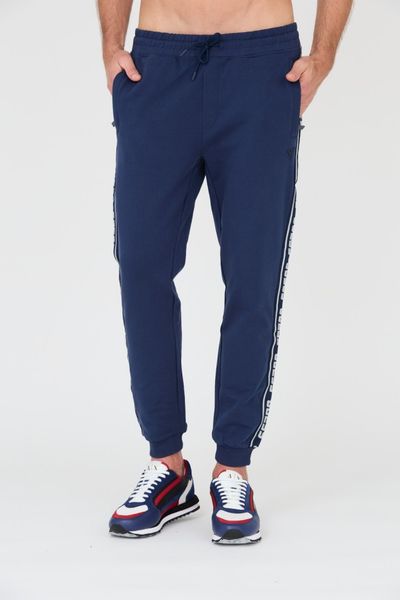 GUESS Granatowe męskie spodnie, Rozmiar XXL. Niebieskie spodnie dresowe męskie Guess, z aplikacjami, z dresówki. W wyprzedaży za 290.99 zł.