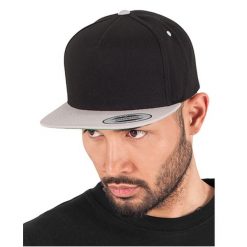 Klasyczna 5panelowa Czapka Z Daszkiem. Czarne czapki z daszkiem damskie FLEXFIT, bez wzorów. Za 68.99 zł.