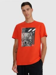 4F T-shirt regular z nadrukiem męski - czerwony XL. Czerwone t-shirty męskie 4f, m, bez wzorów, z bawełny, bez kołnierzyka. W wyprzedaży za 59.99 zł.