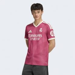Koszulka z trzeciego zestawu Real Madrid 26/27. Czerwone t-shirty sportowe męskie Adidas, xs, z dzianiny, bez ramiączek, do piłki nożnej, climacool (adidas). Za 439.00 zł.