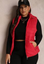 Czerwona Kamizelka Pikowana z Kapturem Rithe. Czerwone kamizelki damskie Renee, plus size. Za 129.99 zł.
