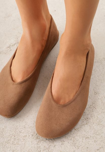 Brązowe Casualowe Balerinki z Imitacji Zamszu Zambra. Brązowe baleriny damskie Born2be, bez wzorów, z jeansu, bez obcasa. Za 79.99 zł.