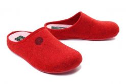 DR. BRINKMANN 320041-04 rot, kapcie/klapki damskie. Czerwone klapki damskie Dr. Brinkmann, bez wzorów, z materiału, bez obcasa. Za 219.90 zł.