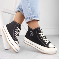 Trampki damskie na platformie delikatnie ocieplone czarne Big Star OO274062. Czarne trampki i tenisówki damskie Big Star, bez wzorów, z polaru. Za 84.00 zł.
