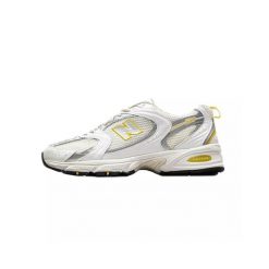 Buty New Balance 530 białe do biegania. Szare obuwie do biegania damskie New Balance. Za 419.00 zł.